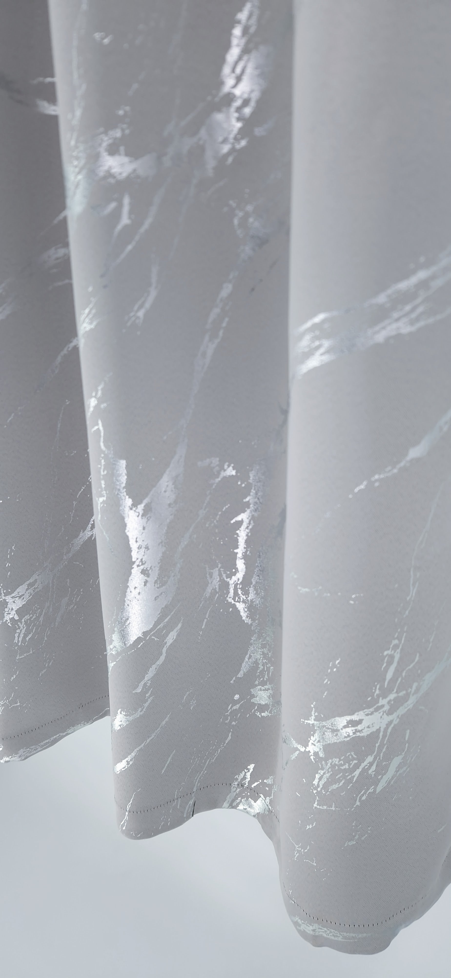 Elyse Silver Thermal Blackout Eyelet Curtains With Silver Foil (Silver)