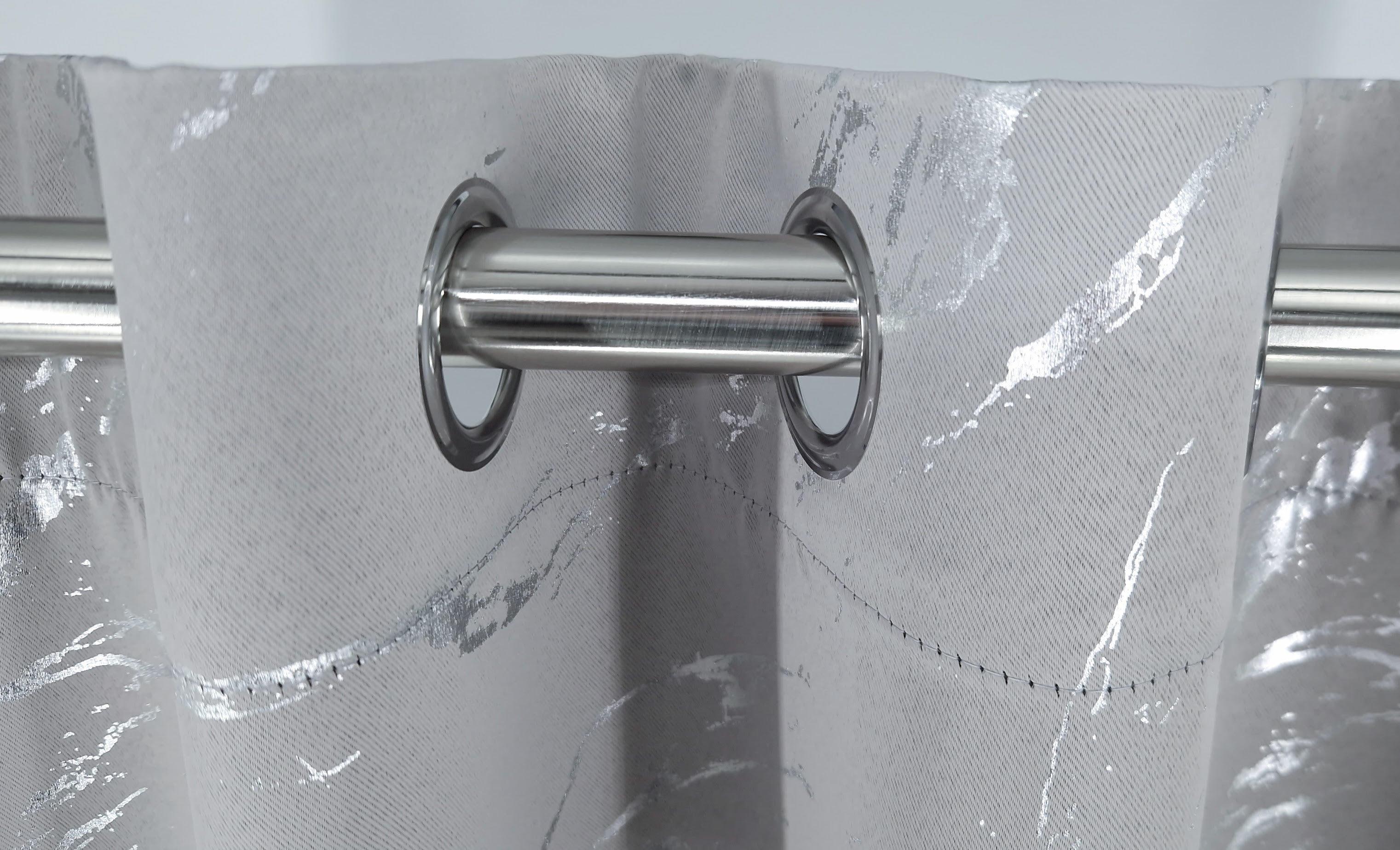 Elyse Silver Thermal Blackout Eyelet Curtains With Silver Foil (Silver)