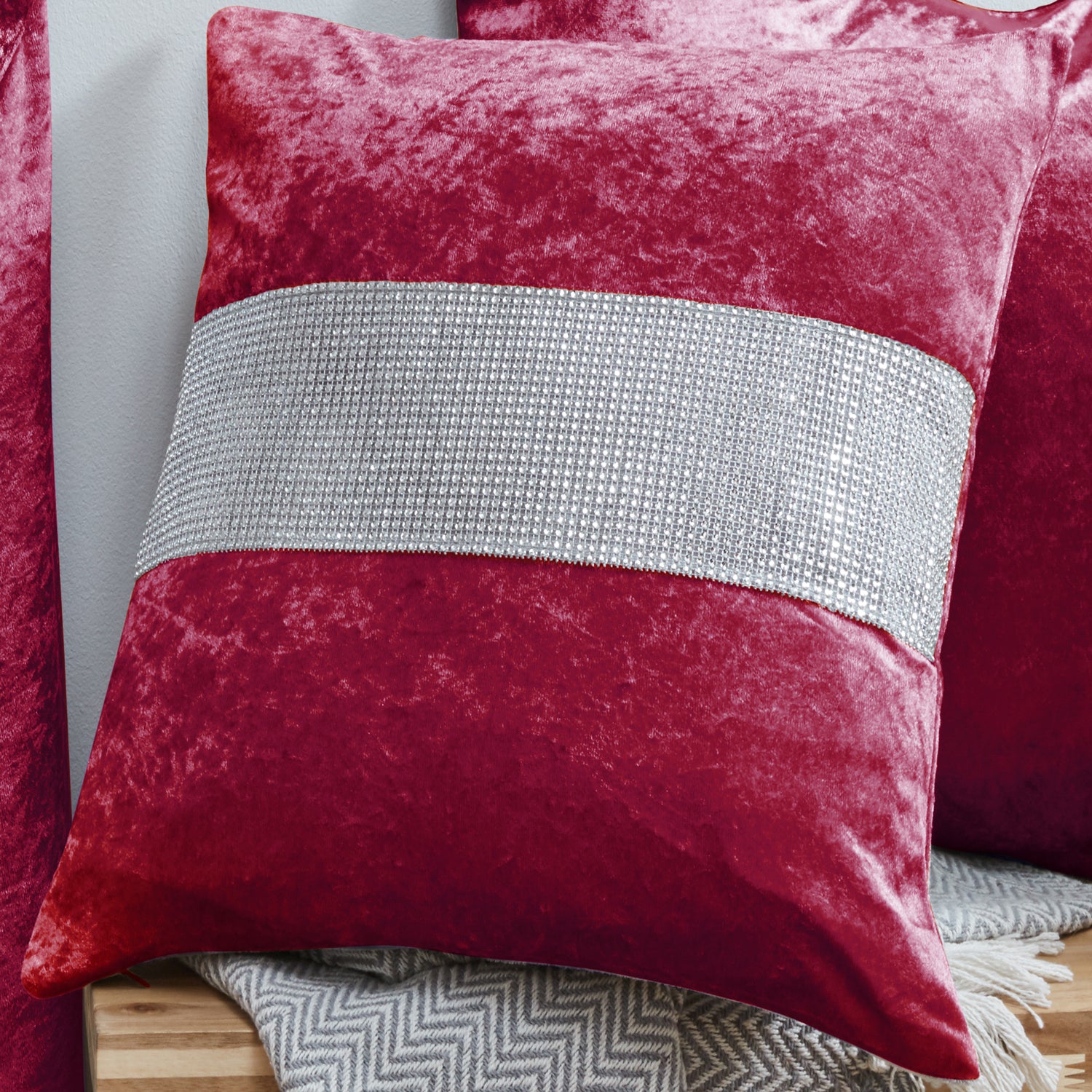 Crushed Velvet Fully Lined Ready Made Eyelet Curtains (Raspberry Red)