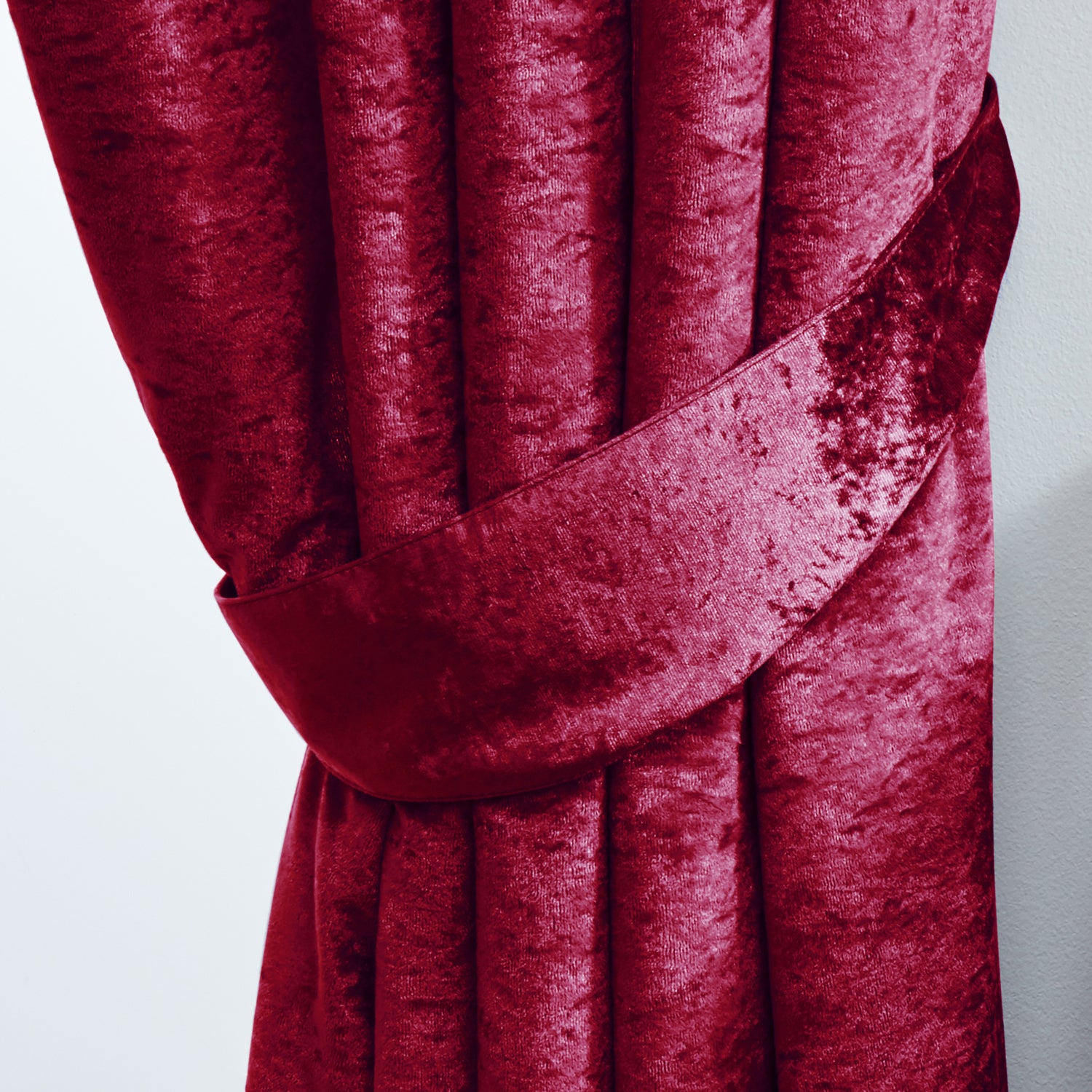 Crushed Velvet Fully Lined Ready Made Eyelet Curtains (Raspberry Red)