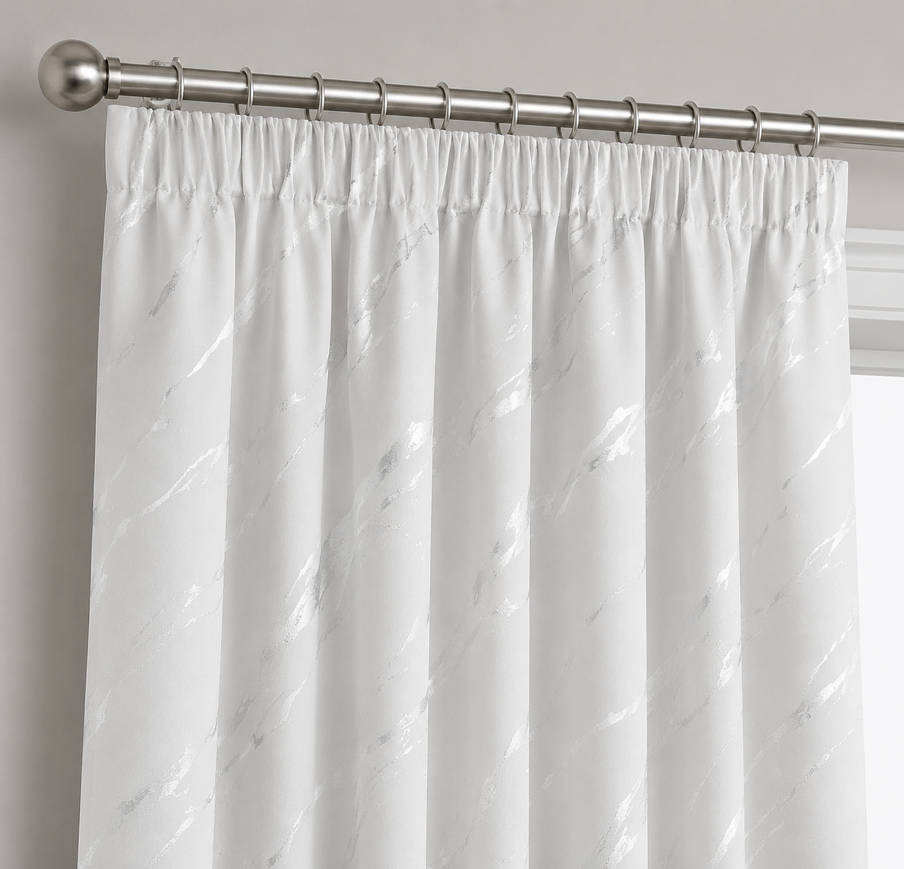 Elyse White Thermal Blackout Pencil Pleat Curtains With Silver Foil (White/Silver)