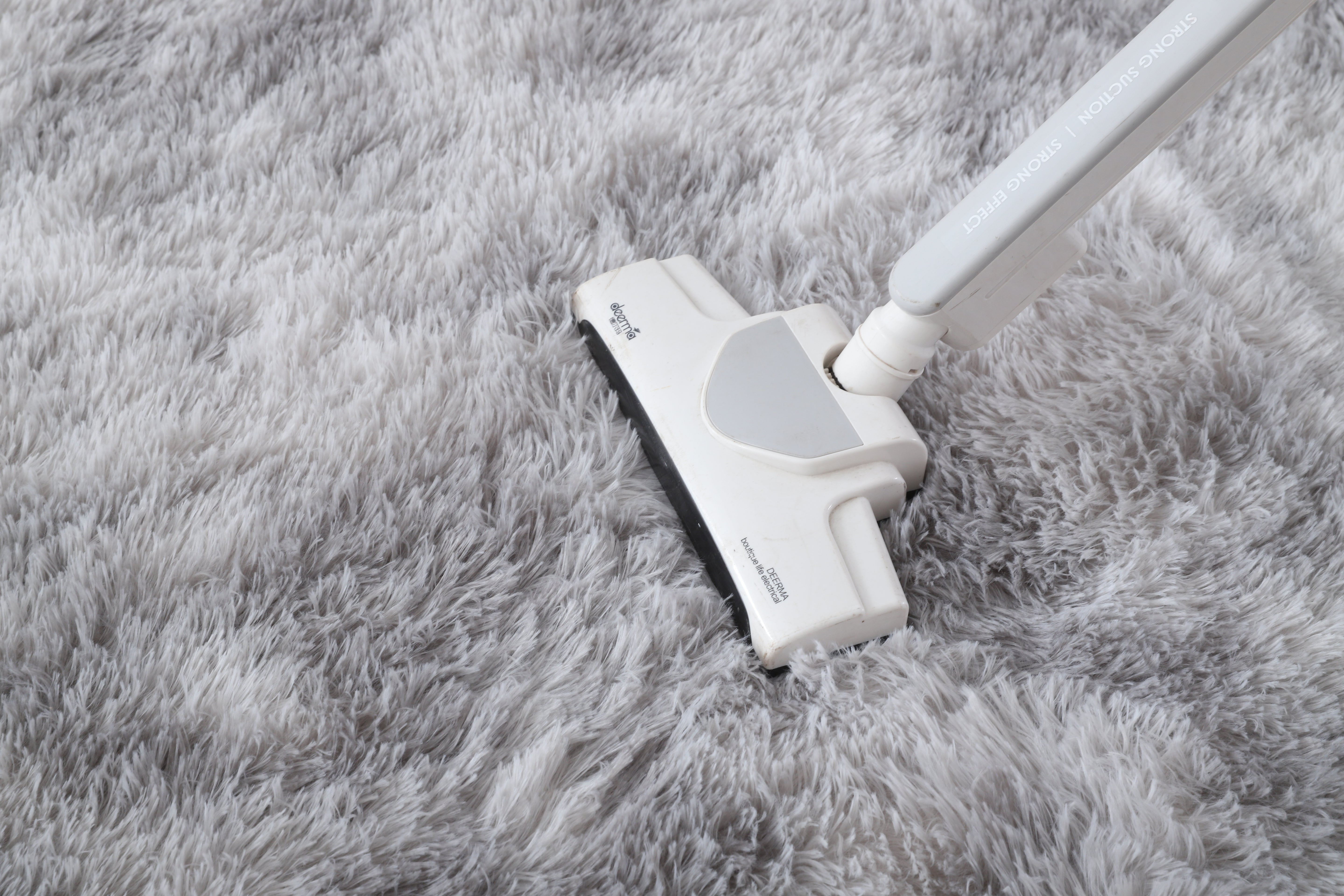 Fluffy Shaggy Area Rug - Non-Slip - Thick Pile Floor Mat (Light Grey)