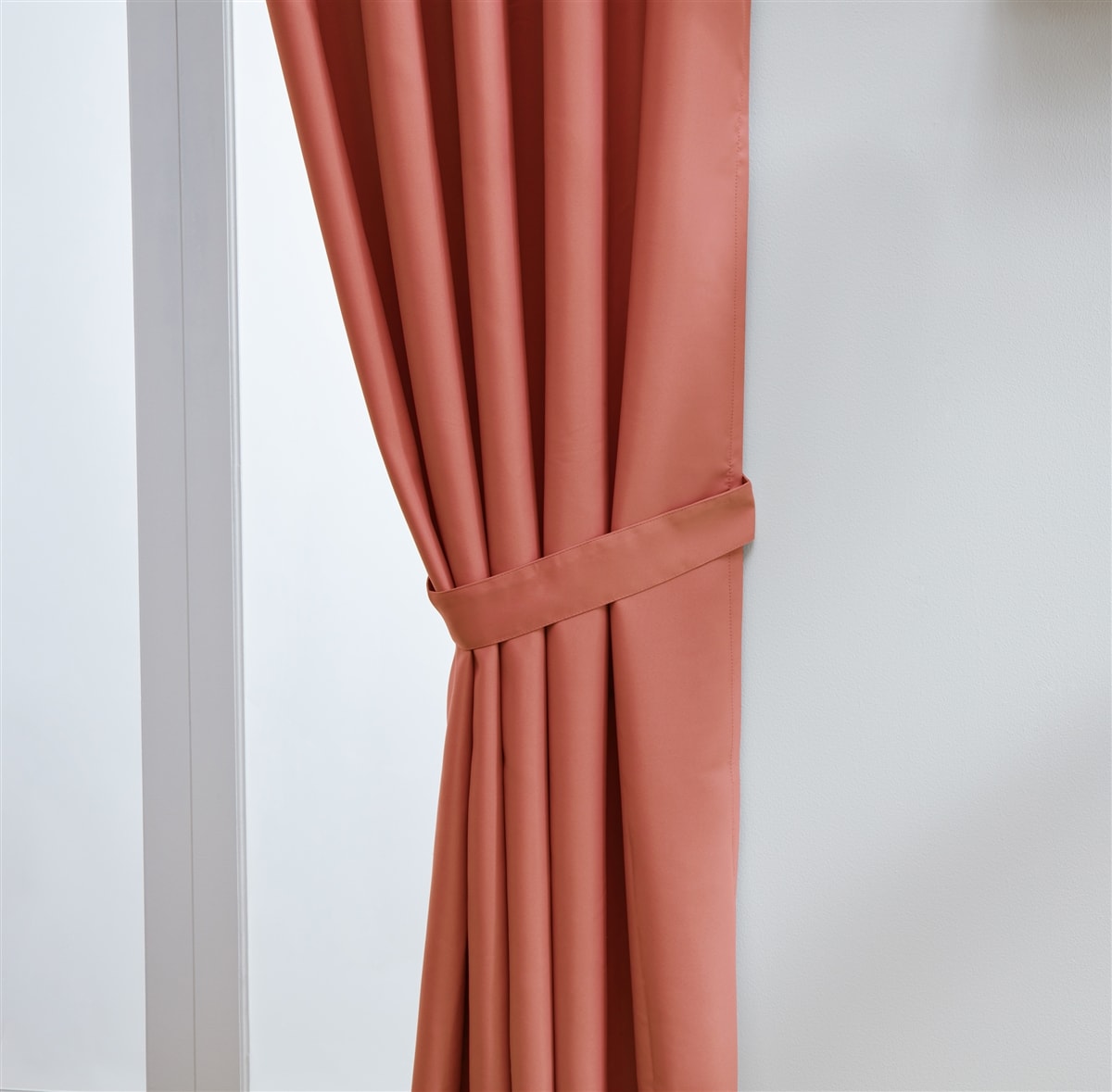 Thermal Blackout Ready Made Eyelet Curtains + Tie Backs (Coral)