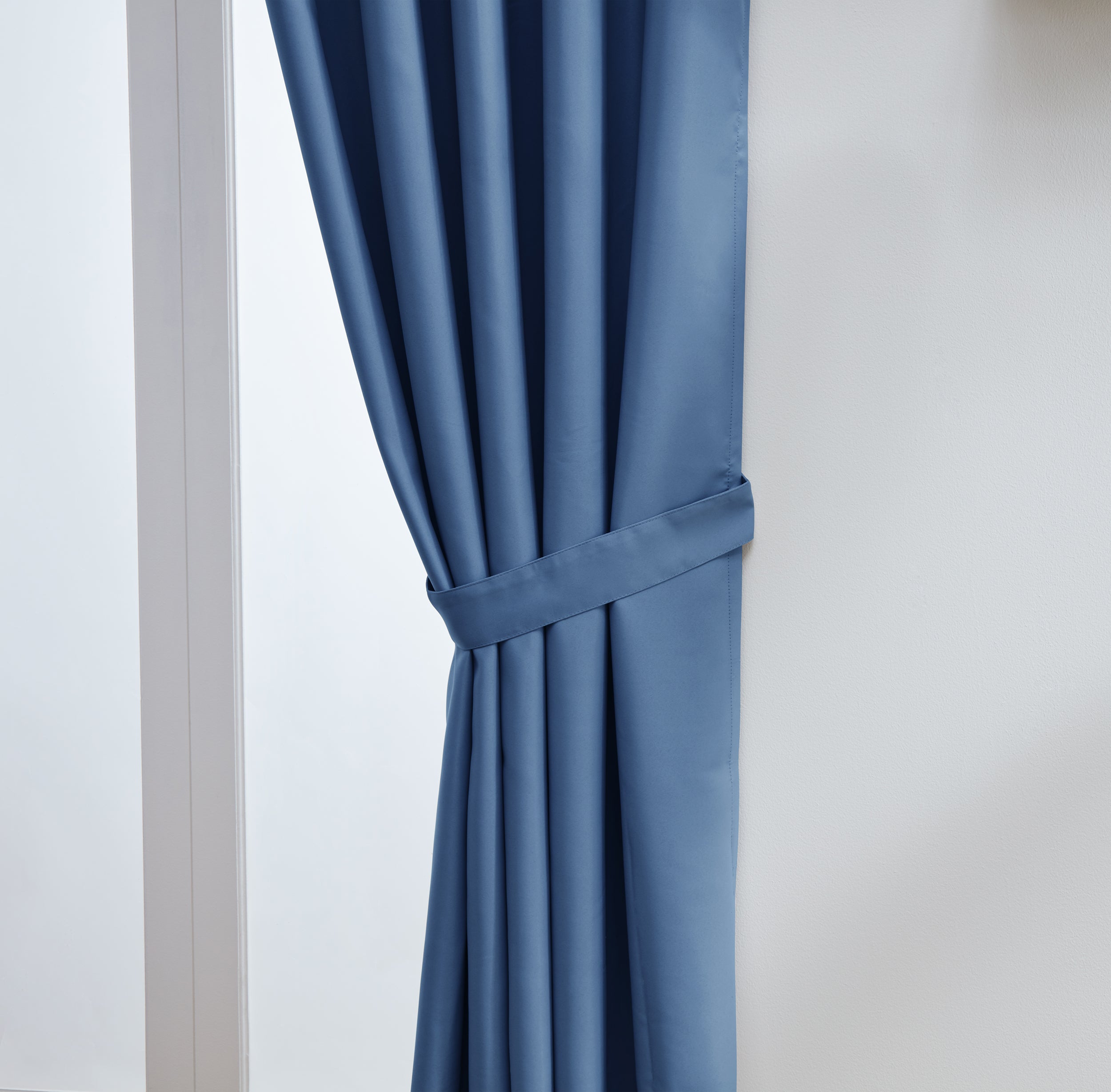 Thermal Blackout Ready Made Pencil Pleat Tape Top Curtains + Tie Backs (Blue)