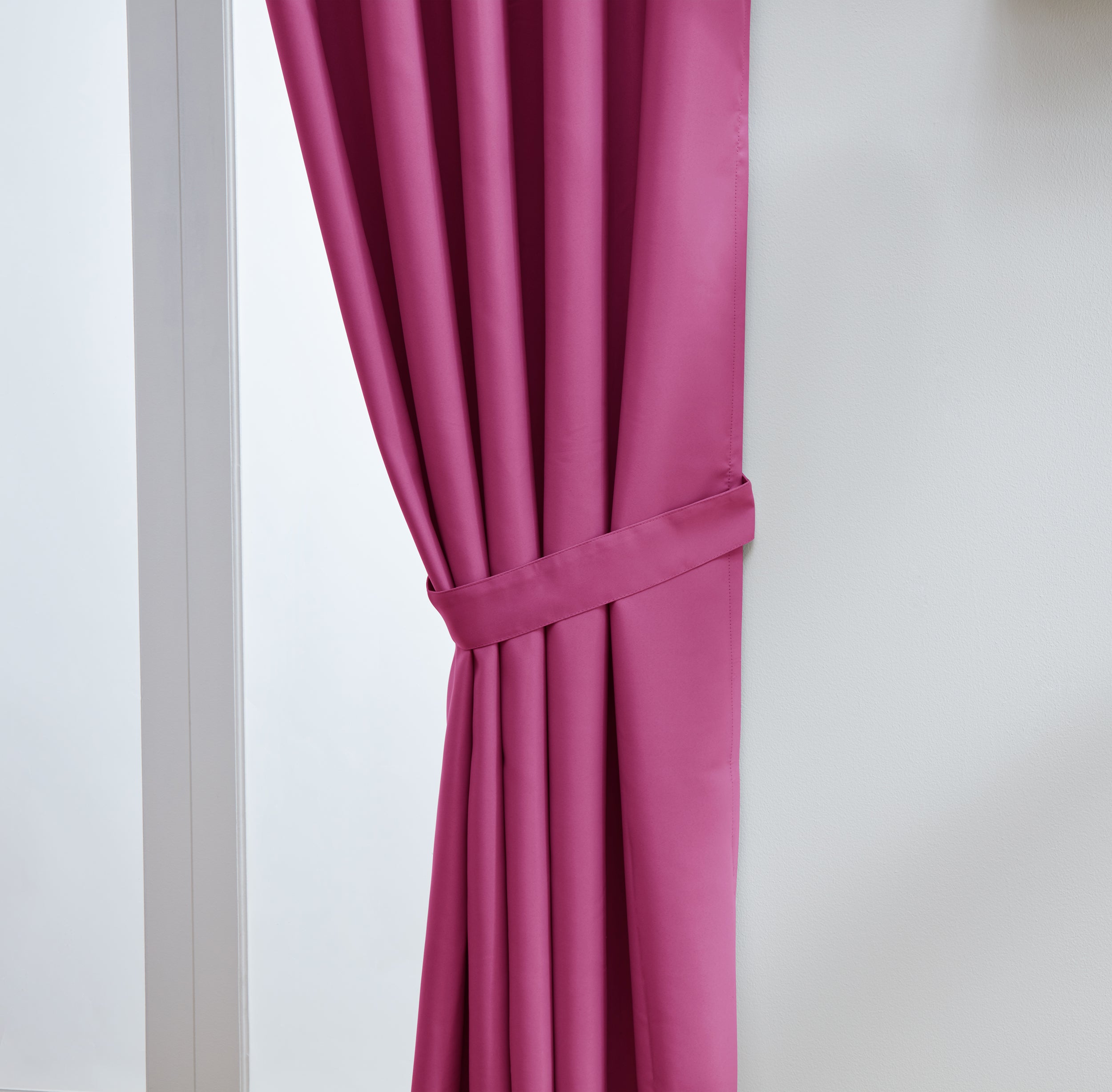 Thermal Blackout Ready Made Tape Top Curtains + Tie Backs (Fuchsia)