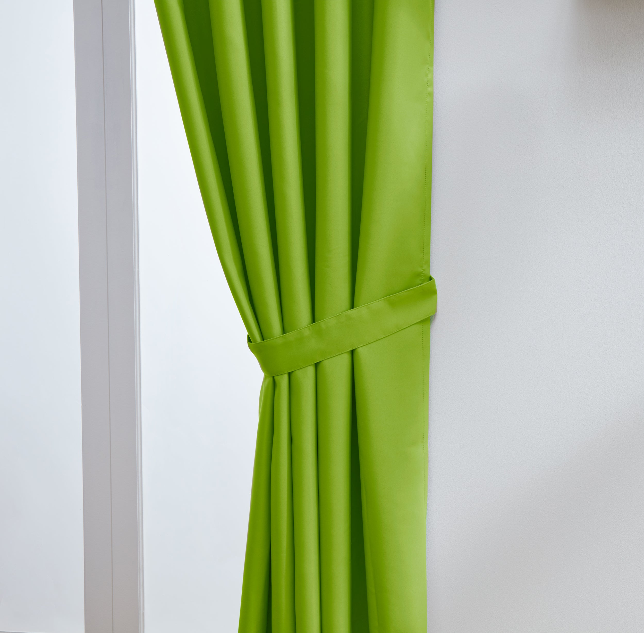 Thermal Blackout Ready Made Pencil Pleat Tape Top Curtains + Tie Backs (Lime)