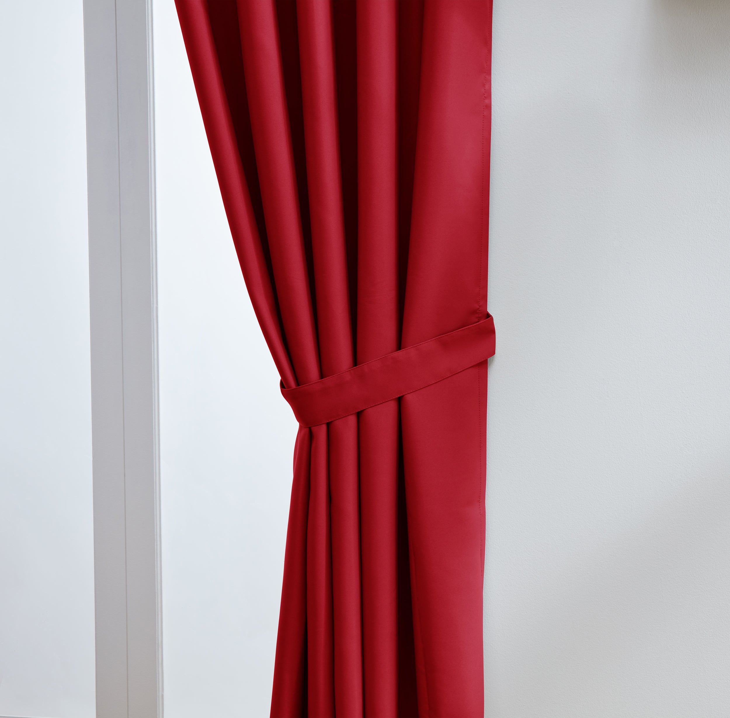 Thermal Blackout Ready Made Tape Top Curtains + Tie Backs (Red)