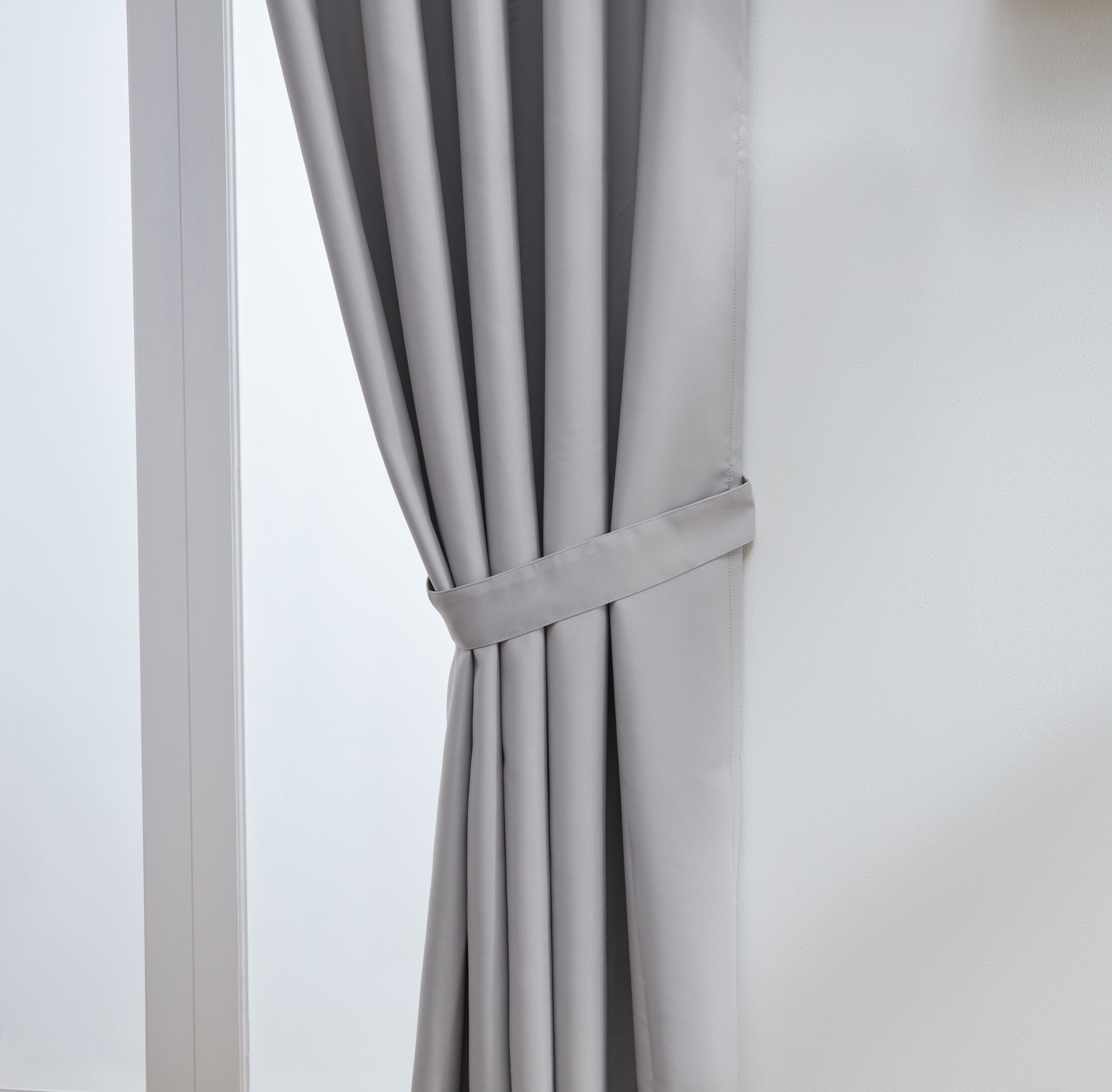 Thermal Blackout Ready Made Pencil Pleat Tape Top Curtains + Tie Backs (Silver)
