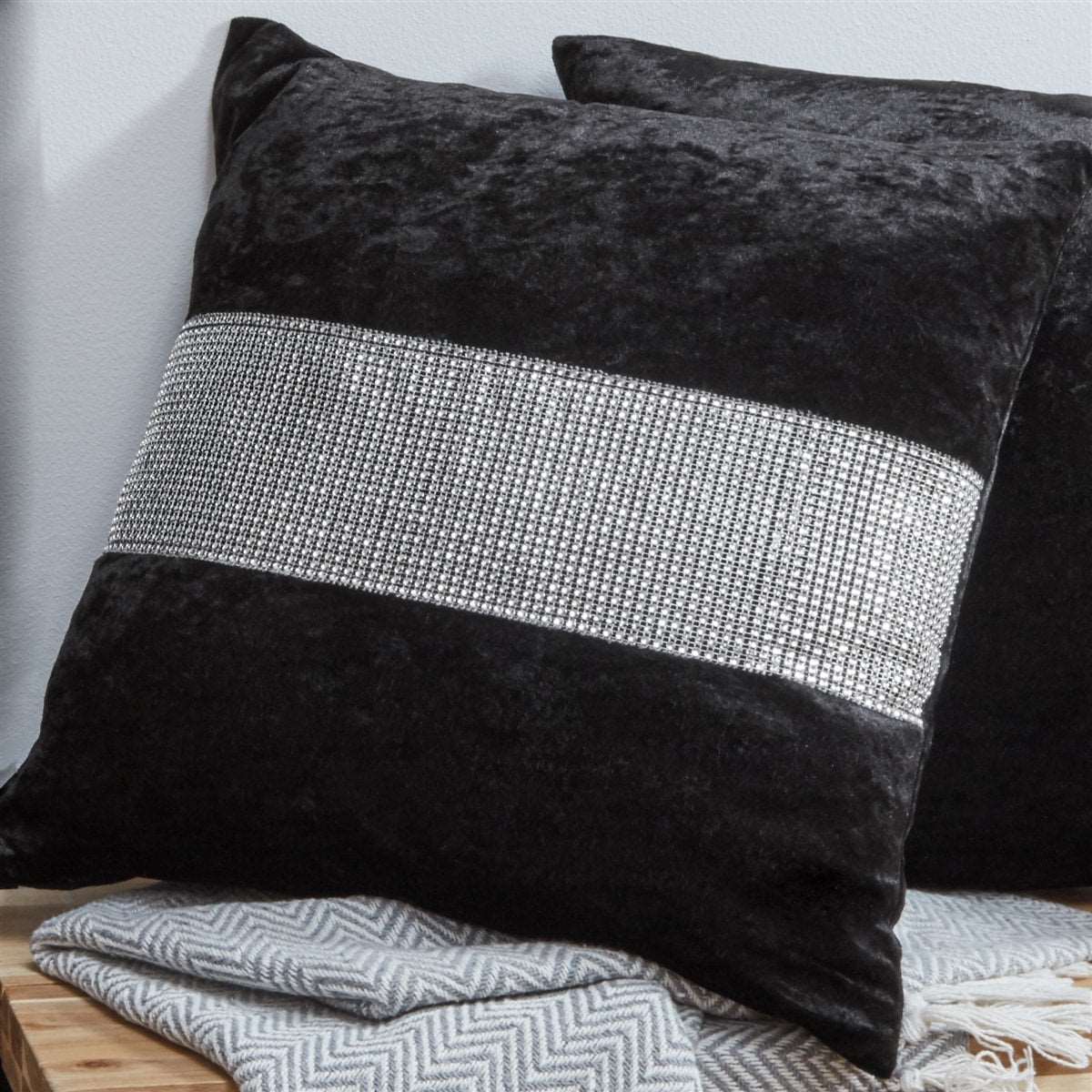 Crushed Velvet Fully Lined Ready Made Eyelet Curtains (Black)