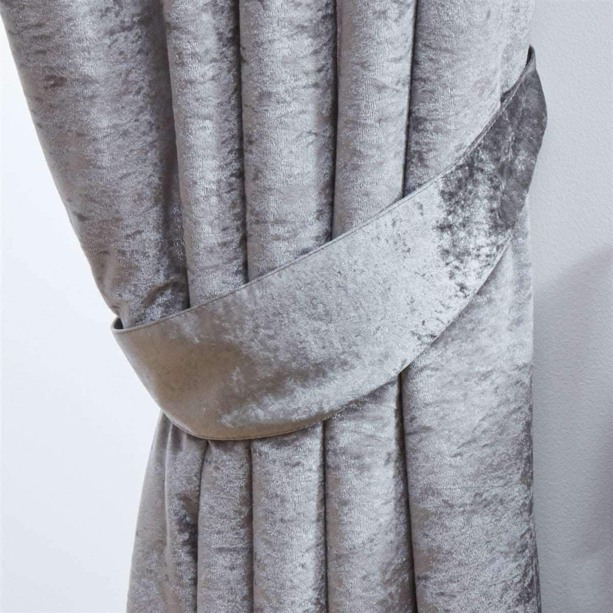 Crushed Velvet Fully Lined Ready Made Eyelet Curtains (Silver - Grey)