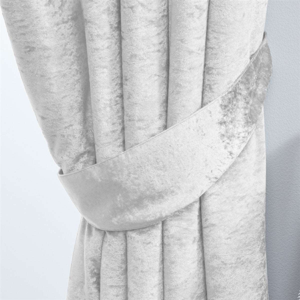 Crushed Velvet Fully Lined Ready Made Eyelet Curtains (White)