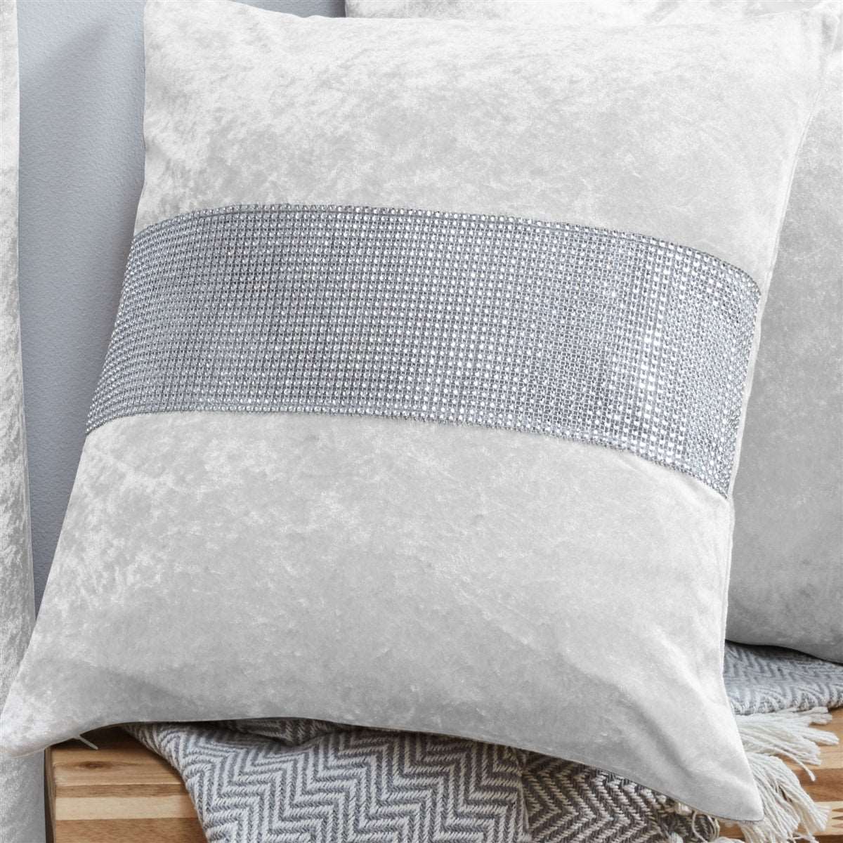 Crushed Velvet Fully Lined Ready Made Eyelet Curtains (White)