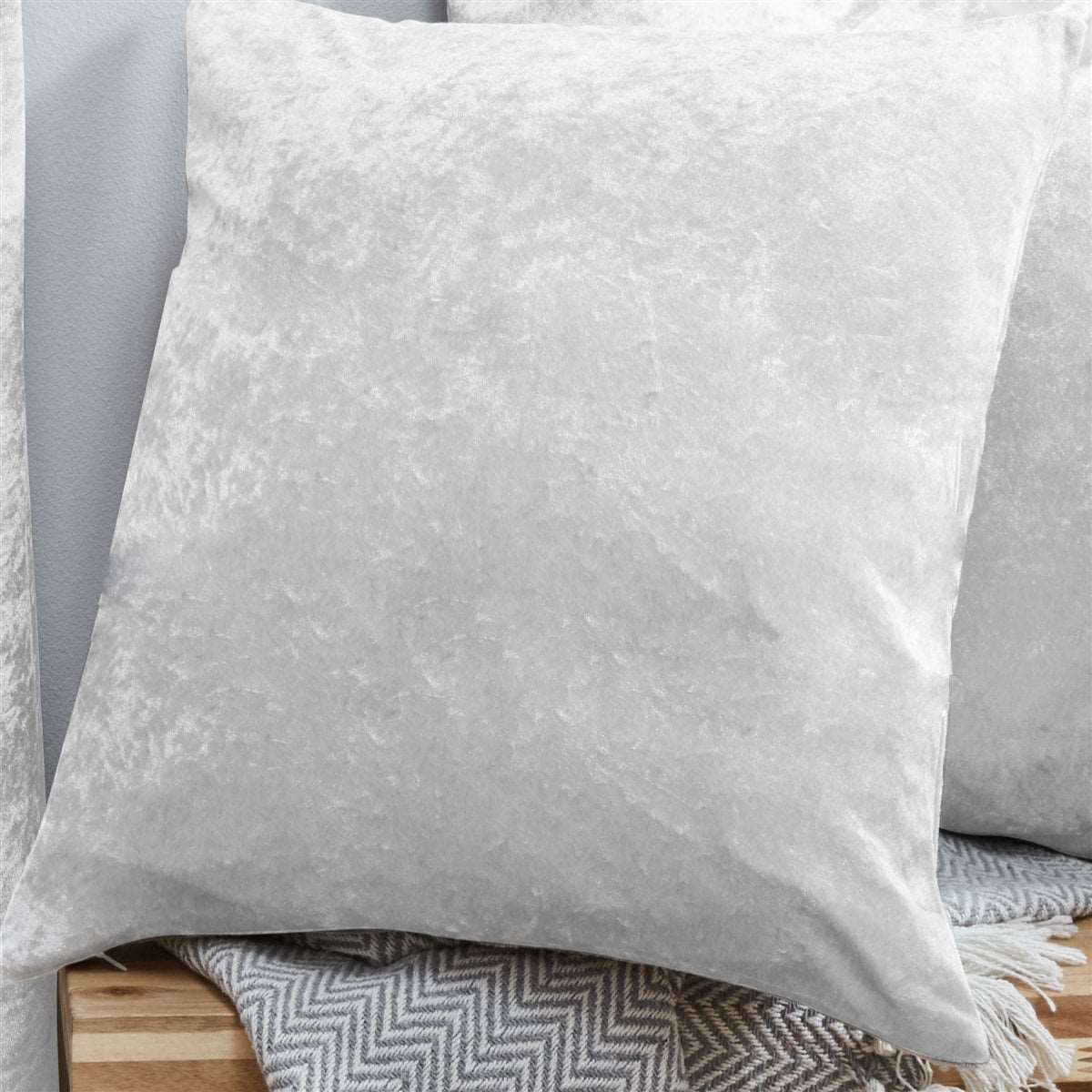 Crushed Velvet Fully Lined Ready Made Eyelet Curtains (White)