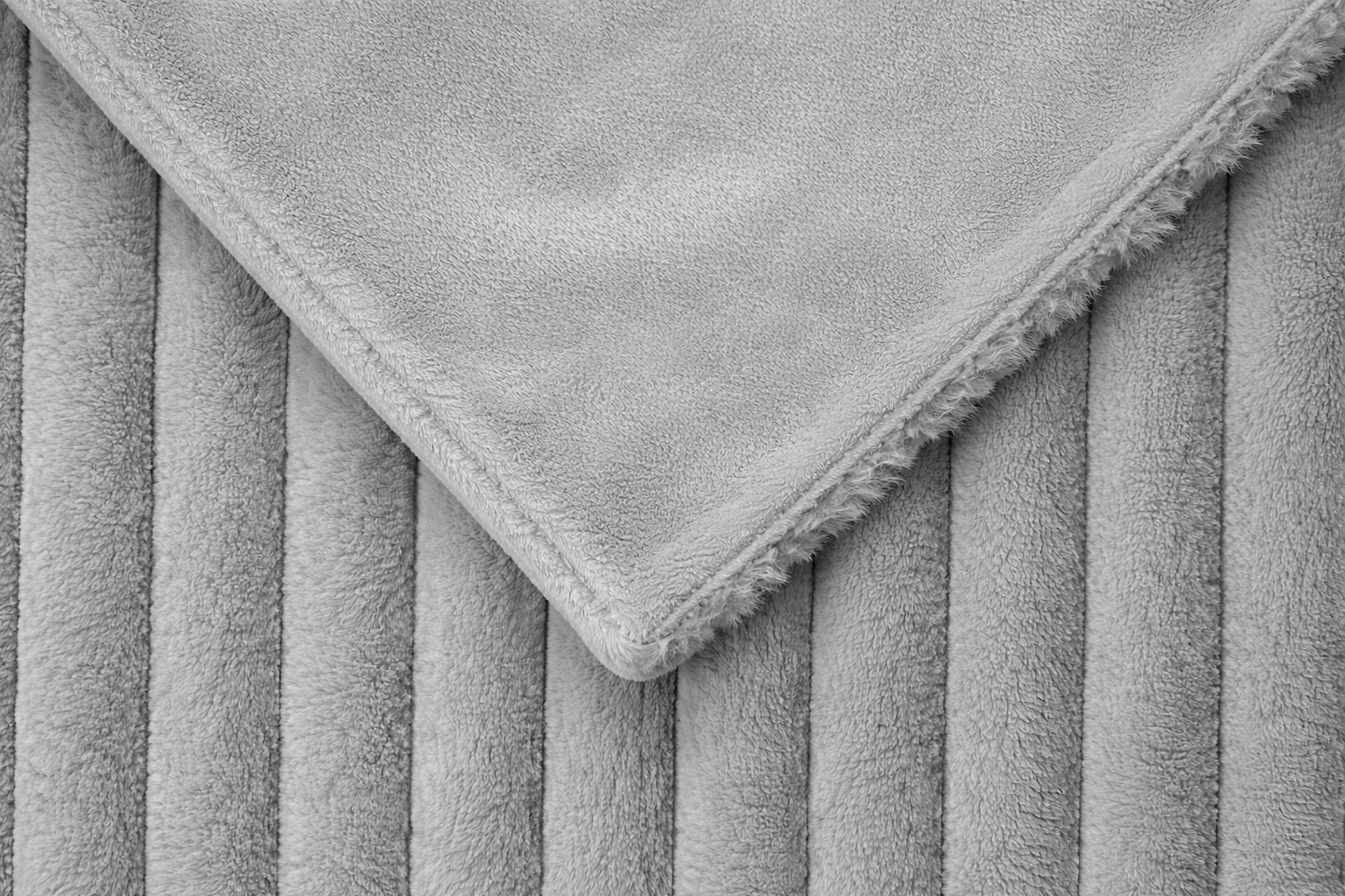 Ribbed Extra Thick Soft Faux Fur Throw (Silver)