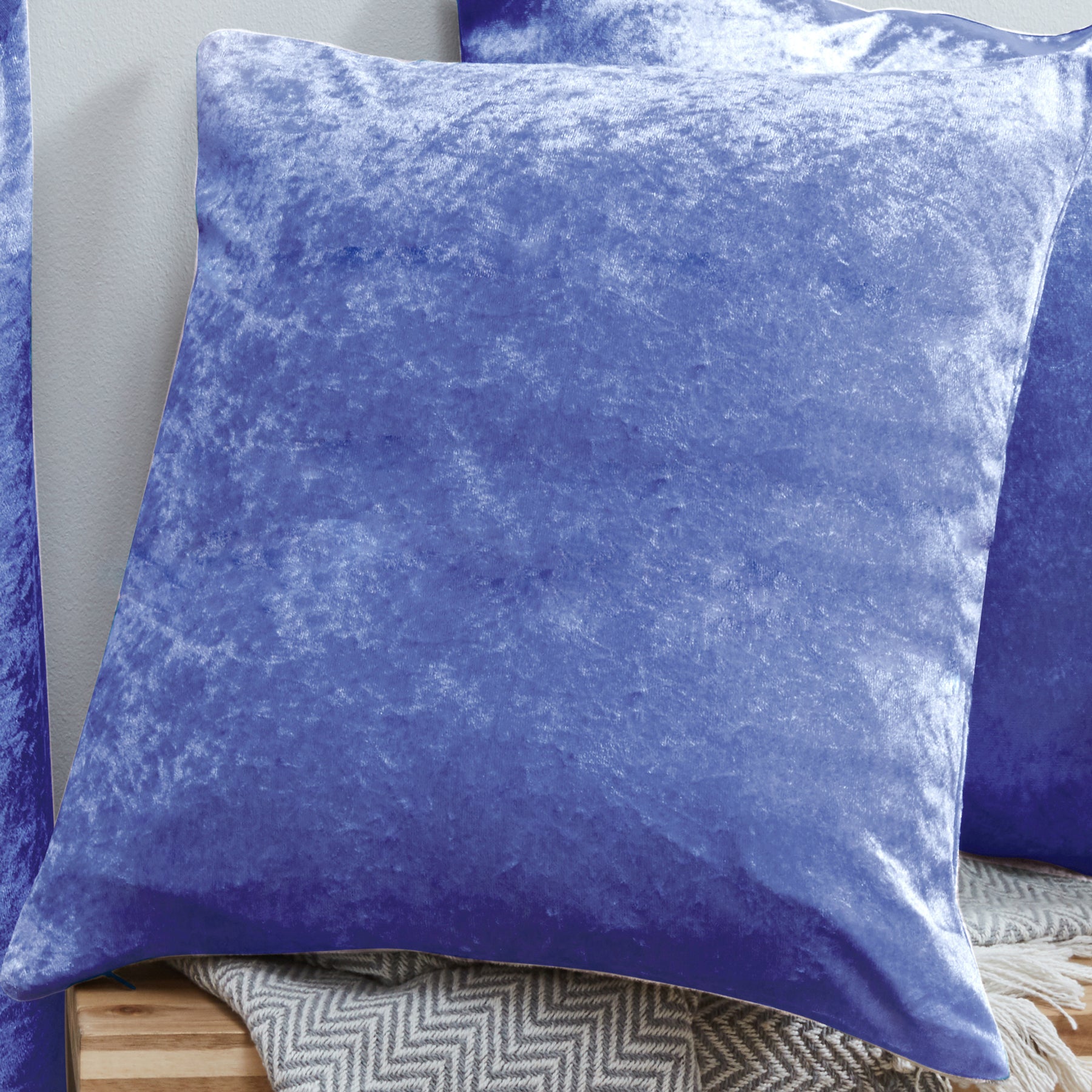 Crushed Velvet Fully Lined Ready Made Eyelet Curtains (Blue)