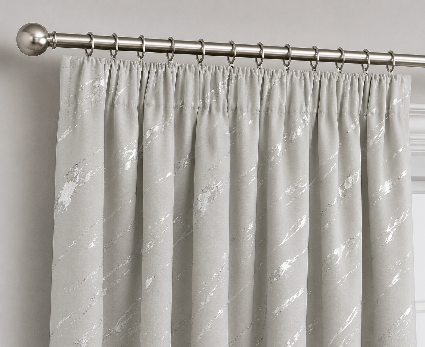 Elyse Silver Thermal Blackout Pencil Pleat Curtains With Silver Foil (Silver/Silver)