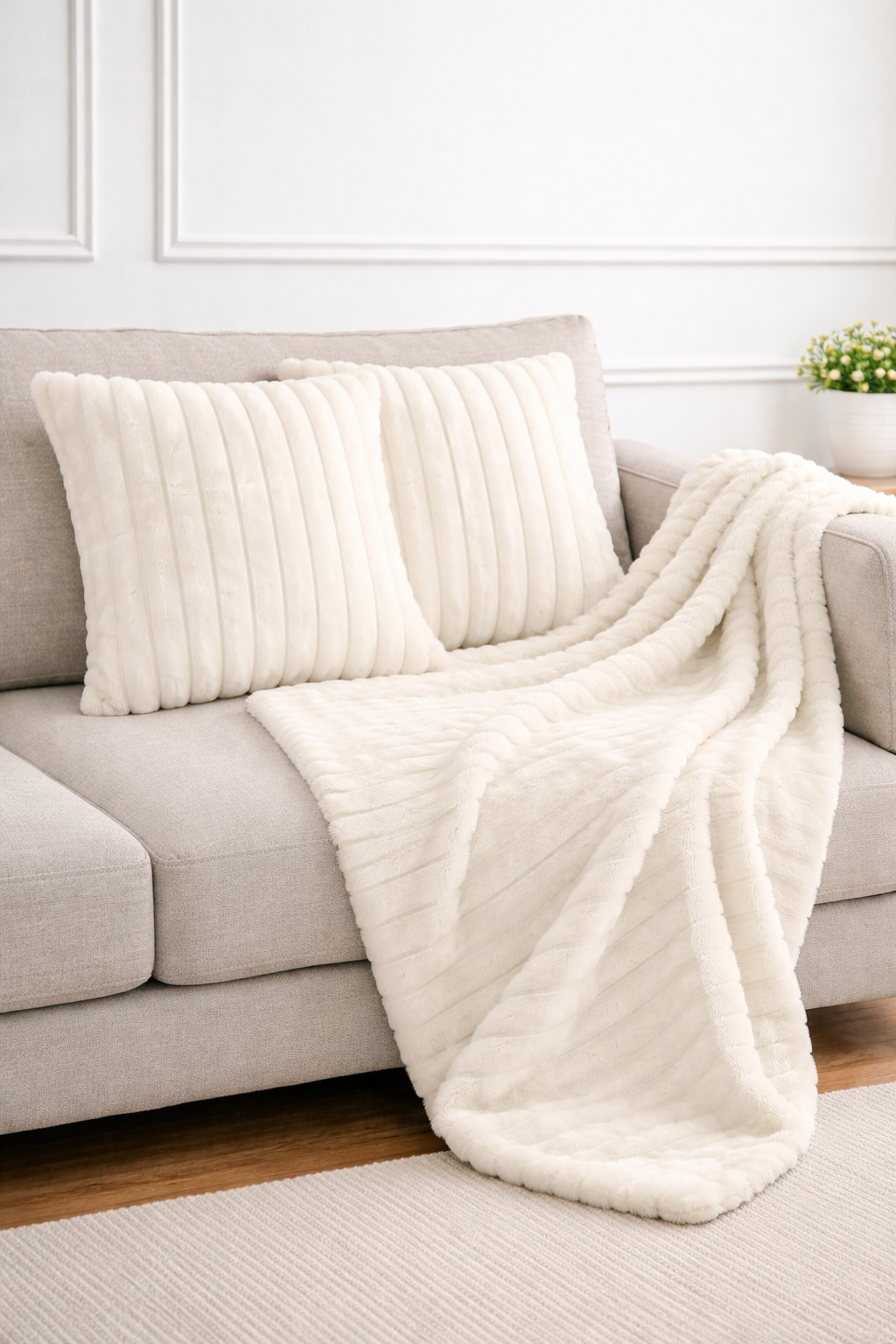 Ribbed Extra Thick Soft Faux Fur Throw (Ivory White)