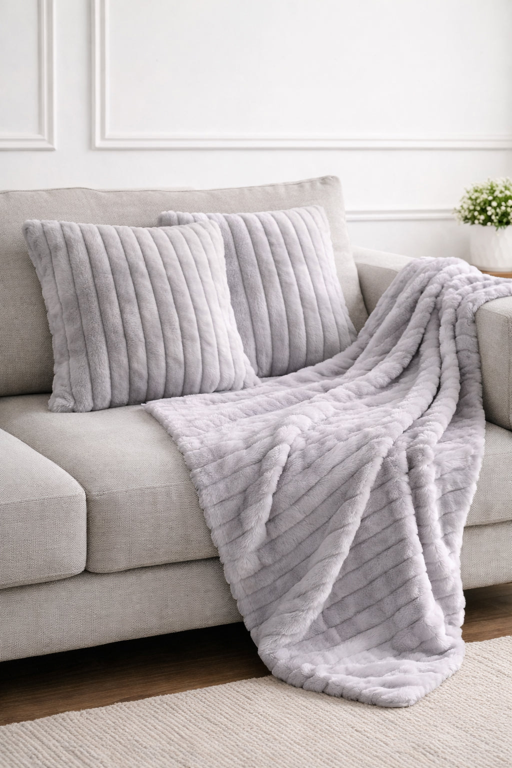 Ribbed Extra Thick Soft Faux Fur Throw (Silver)