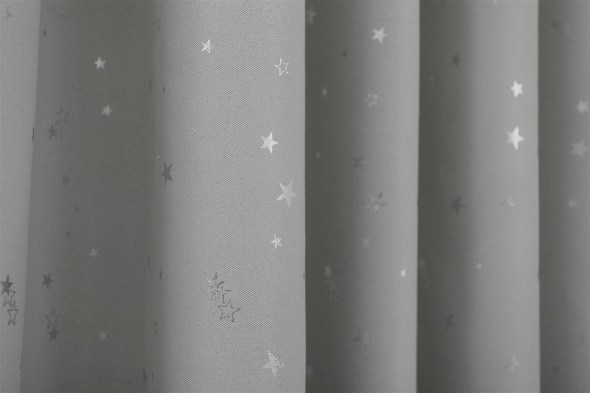 Stars Thermal Blackout Ready Made Eyelet Curtains (Silver)