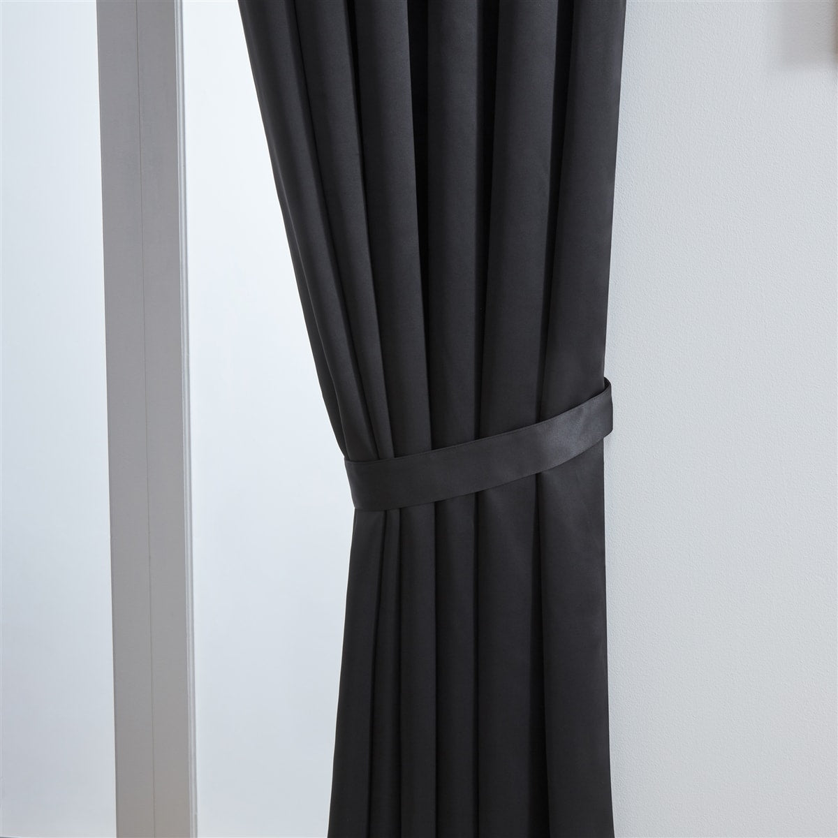 Thermal Blackout Ready Made Eyelet Curtains + Tie Backs (Black)