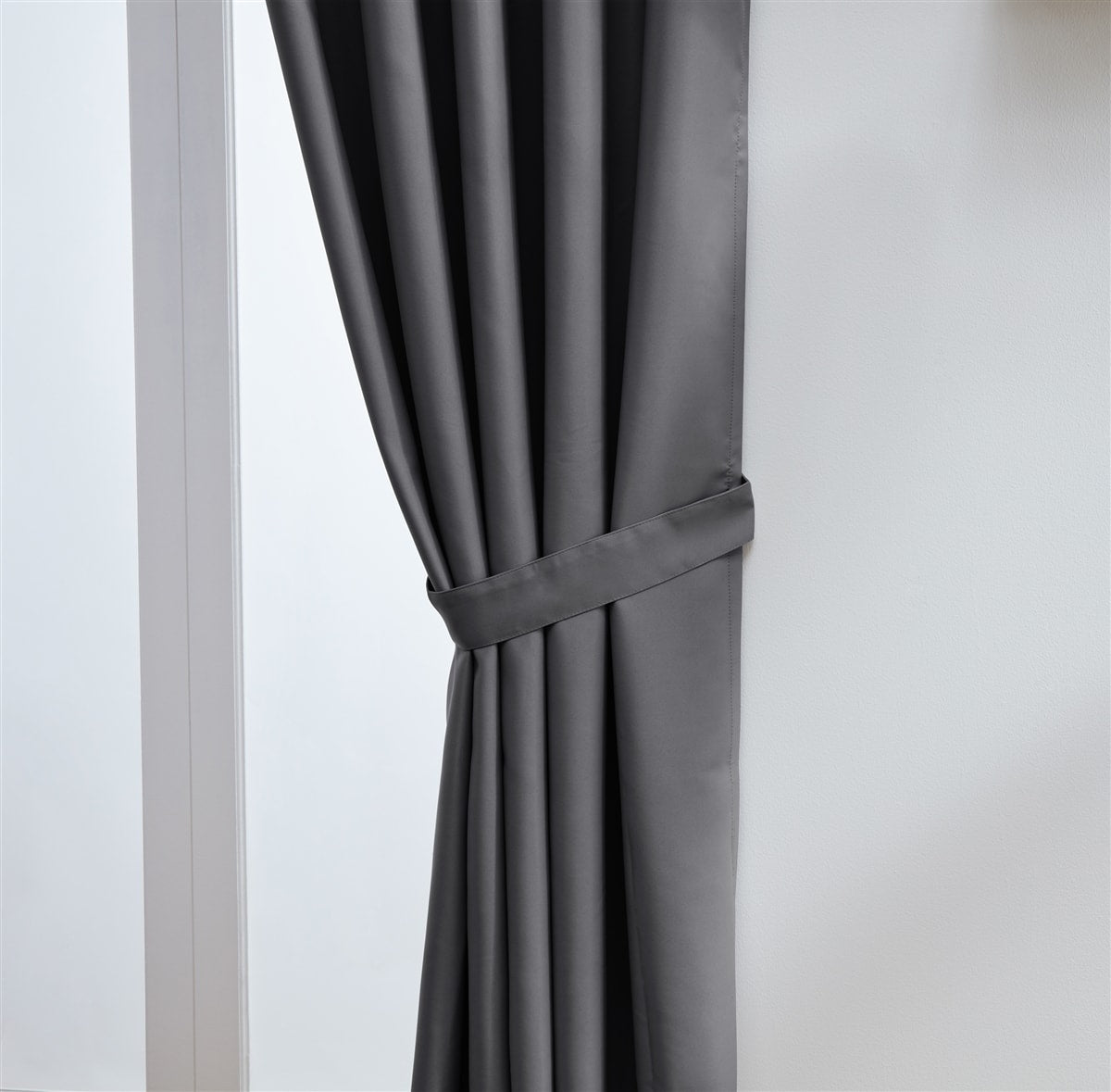 Thermal Blackout Ready Made Eyelet Curtains + Tie Backs (Grey)