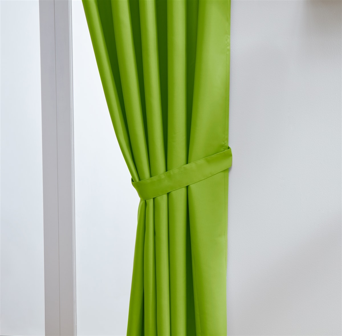 Thermal Blackout Ready Made Eyelet Curtains + Tie Backs (Lime)