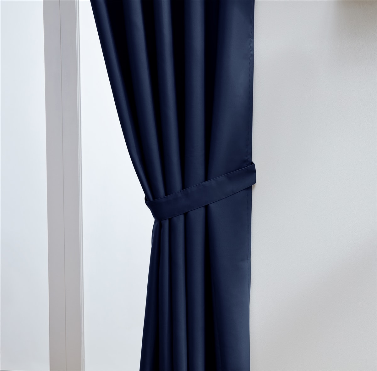 Thermal Blackout Ready Made Eyelet Curtains + Tie Backs (Navy)