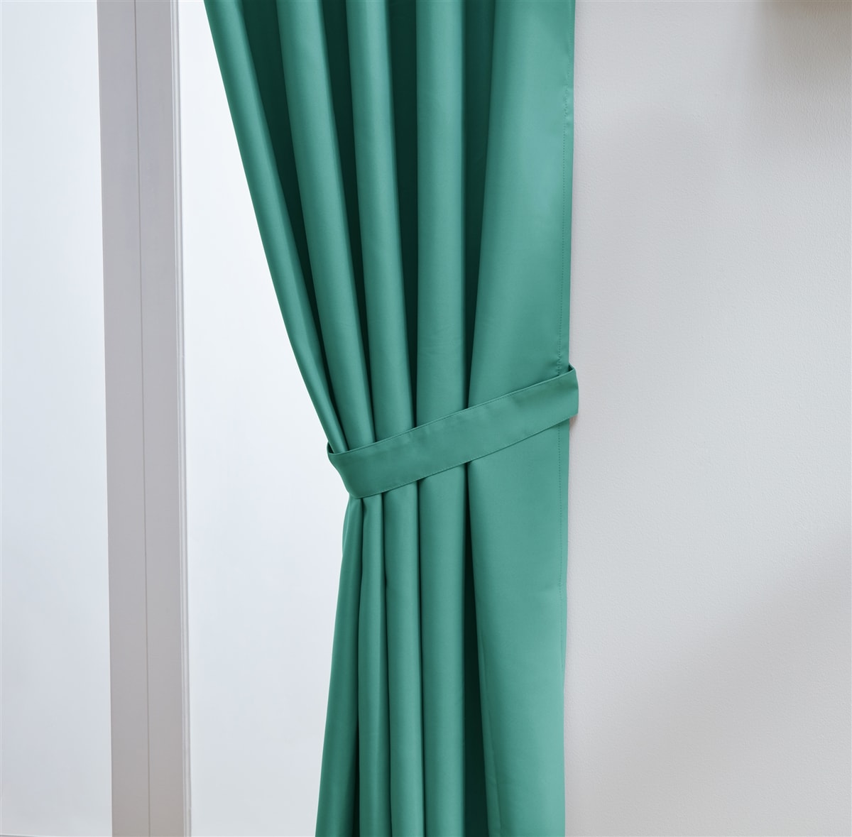 Thermal Blackout Ready Made Eyelet Curtains + Tie Backs (Teal)