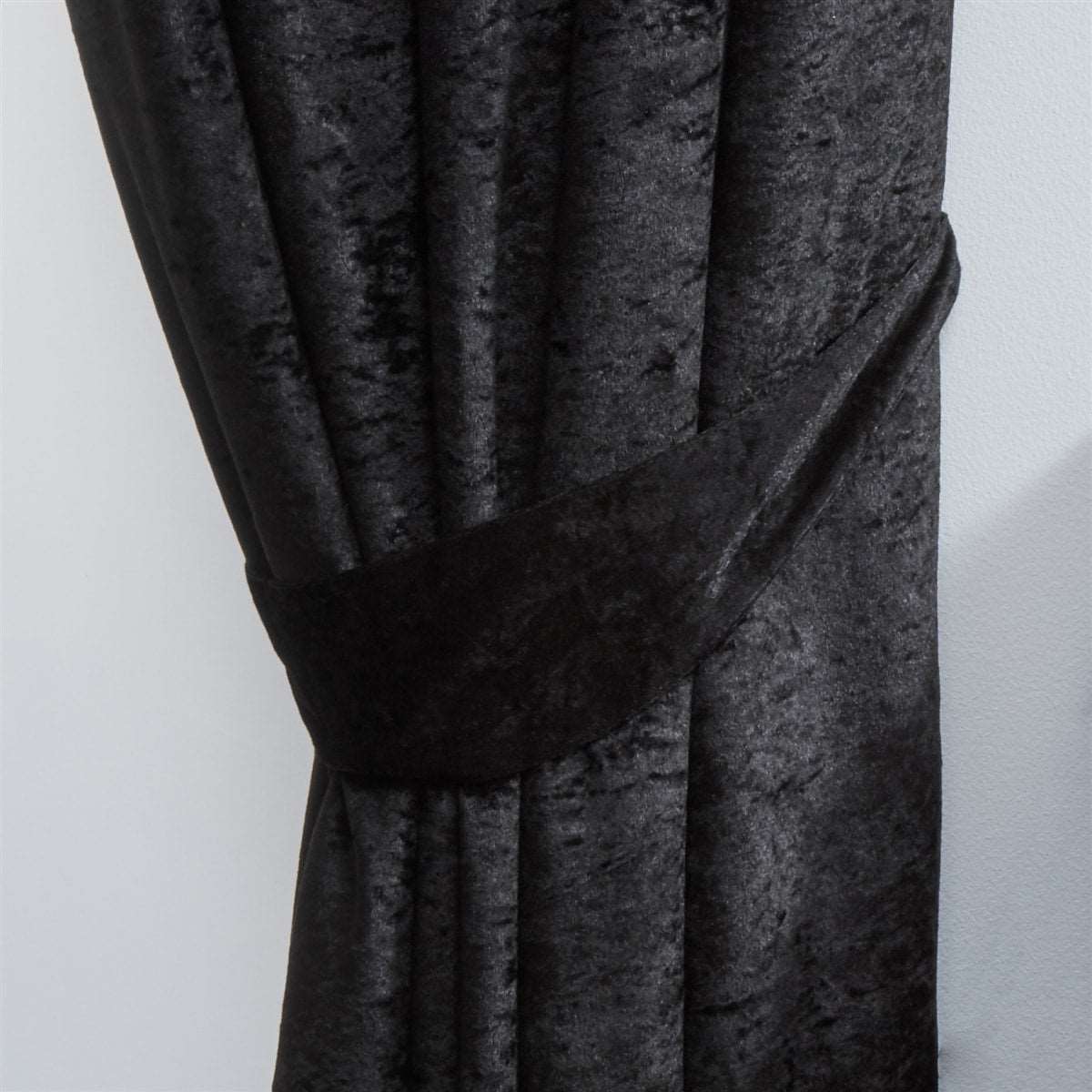 Crushed Velvet Fully Lined Ready Made Eyelet Curtains (Black)